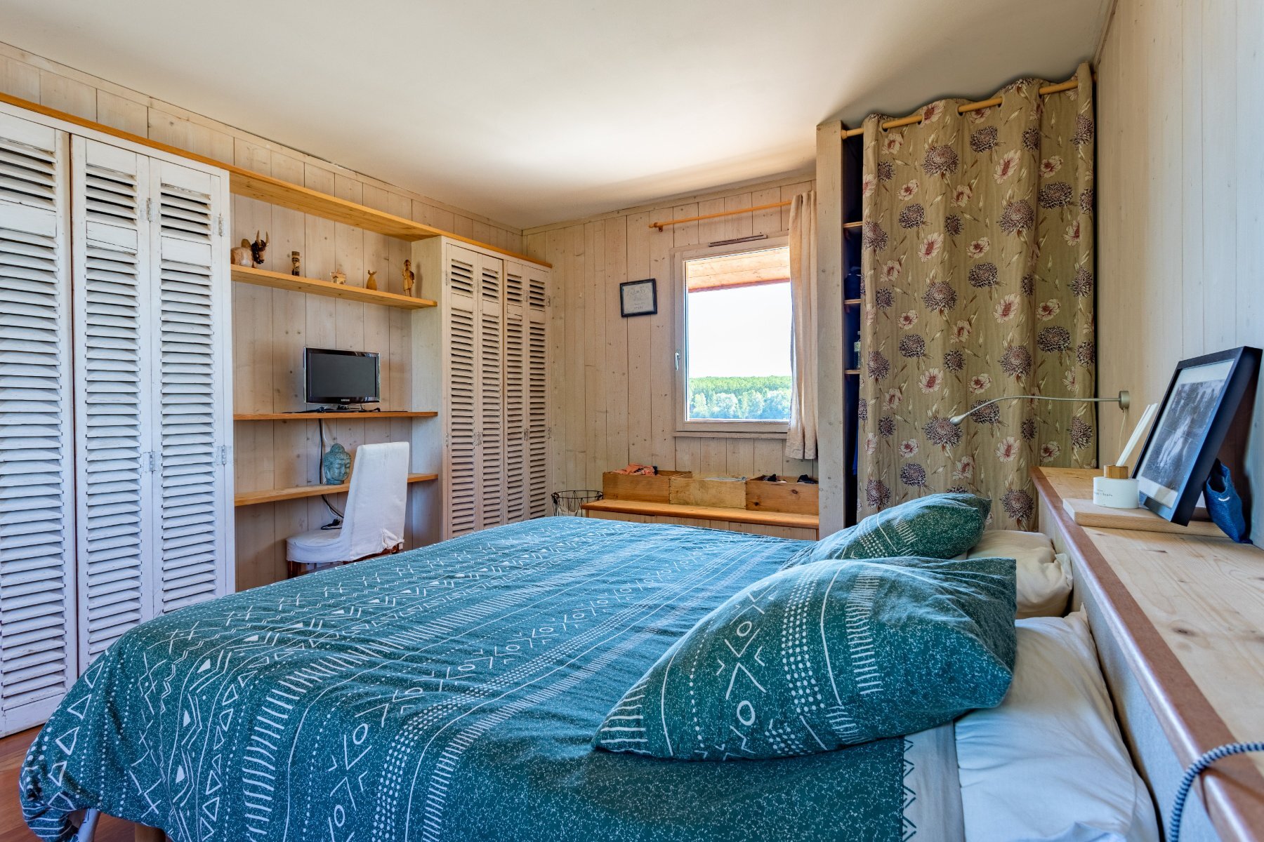 chambre cuisine salon hebergement insolite gironde lac baurech grande maison insolite