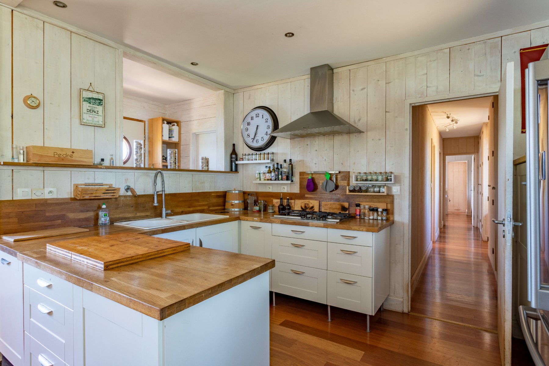 grande maison insolite salon chambre lac baurech